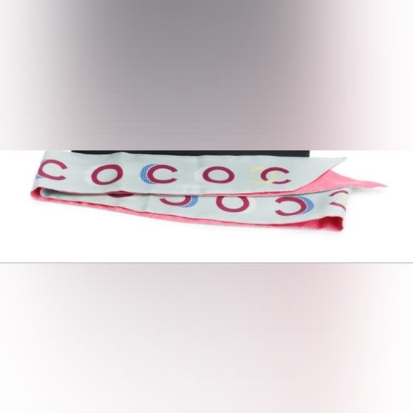 Authentic CHANEL Pink CC Printed Silk Twill Slim Bandeau 2023 Limited Edition - Picture 9 of 13